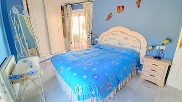 3 slaapkamers, een strijkplank/strijkijzer, gratis wifi, beddengoed