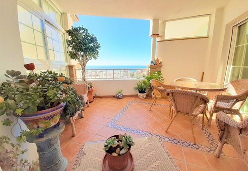 "Oasis" Apartment near the Beach with Sea View, Pool, Wi-Fi, and Terrace