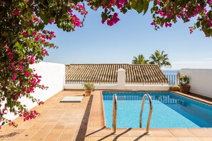 Pool - Holiday Home 'Sara' with Sea View, Wi-Fi and Air Conditioning (La Herradura)