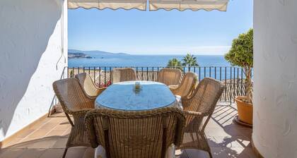 Holiday Home 'Sara' with Sea View, Wi-Fi and Air Conditioning