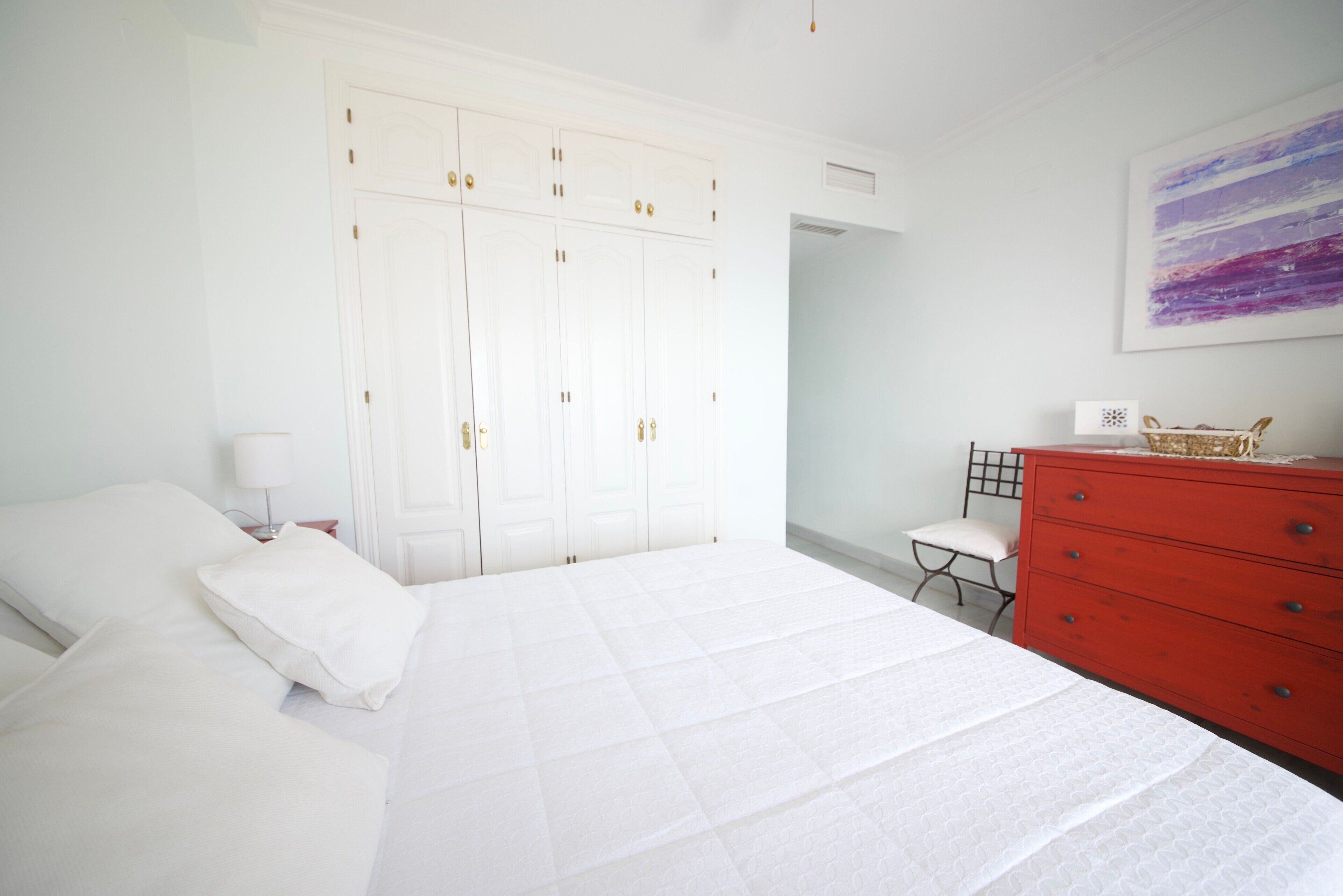 2 室のベッドルーム、アイロン / アイロン台、WiFi (無料)、ベッドシーツ