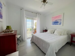 2 室のベッドルーム、アイロン / アイロン台、WiFi (無料)、ベッドシーツ