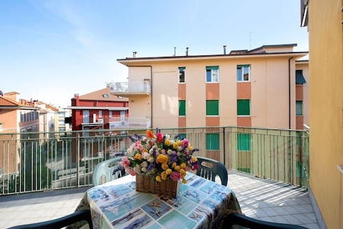"Trilocale Mazzini with 2 balconies" apartment near the sea with balcony
