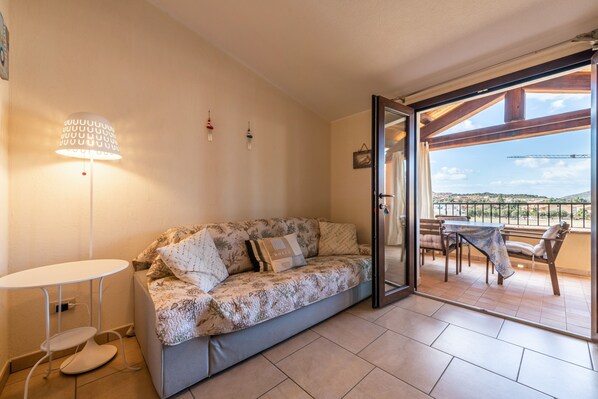 TV - Vacation Apartment Residenza Agorà, Terrace & Balcony (Villasimius)