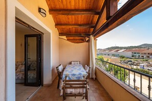 Outdoor dining - Vacation Apartment Residenza Agorà, Terrace & Balcony (Villasimius)