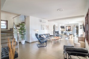 Interior - Villa 'Scandinavian Design' with Sea View, Wi-Fi and Air Conditioning (Puerto Banús)