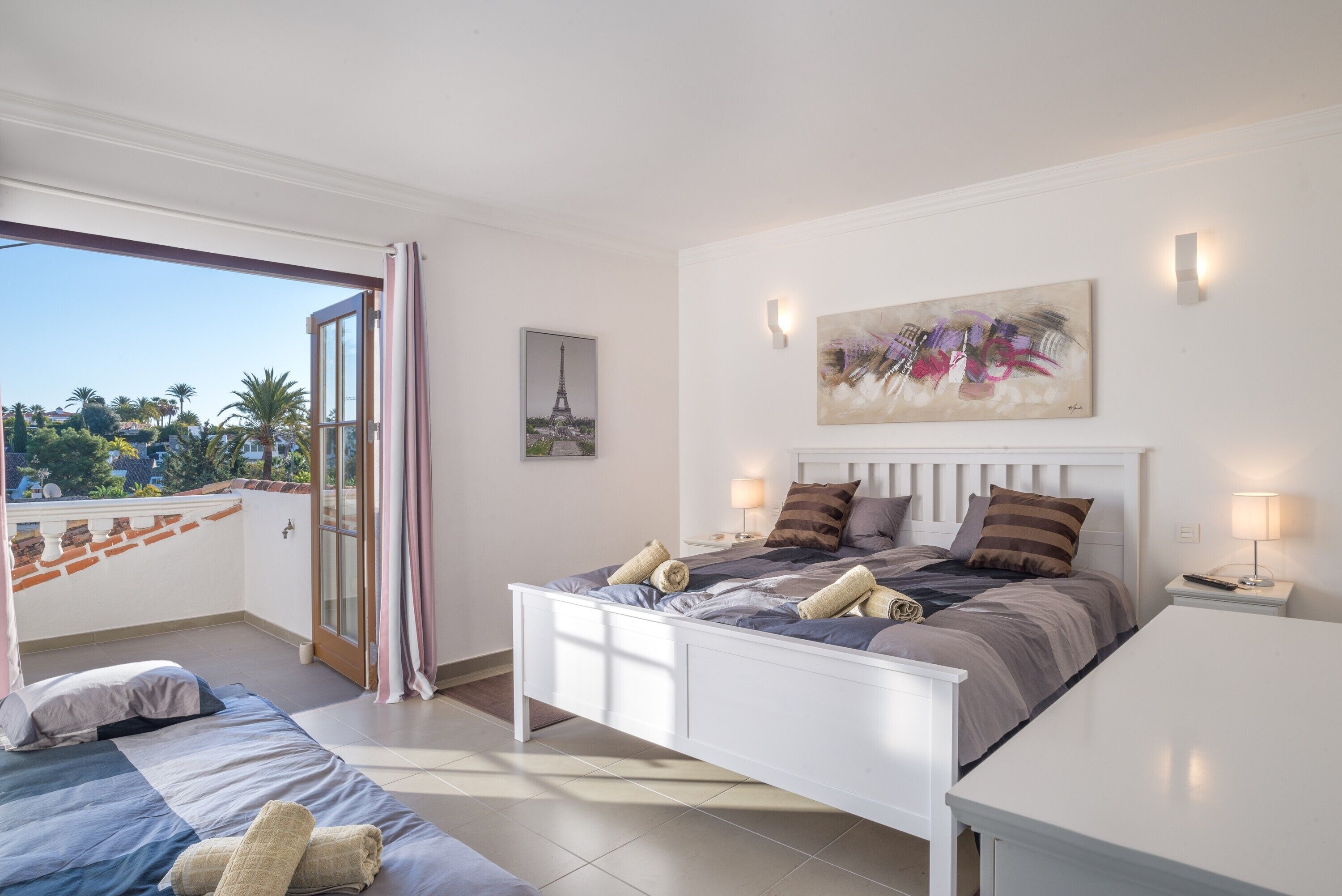 4 soverom, lydisolert, strykejern/-brett og wi-fi (inkludert)