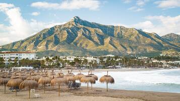Una playa cerca