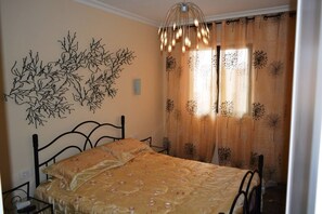 1 habitación, tabla de planchar con plancha, wifi y ropa de cama 