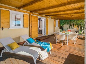 Outdoor dining - Mobilhome Deluxe by Interhome (Rovinj/Bale)