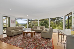 TV - Green Oasis - Mangawhai Heads Holiday Home (Mangawhai Heads)