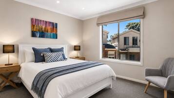 3 bedrooms, desk, iron/ironing board, free WiFi