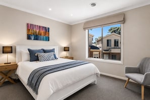 3 habitaciones, escritorio, tabla de planchar con plancha y wifi gratis