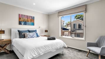 3 bedrooms, desk, iron/ironing board, free WiFi