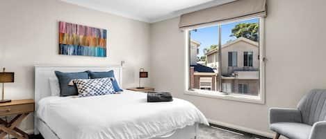 3 bedrooms, desk, iron/ironing board, free WiFi