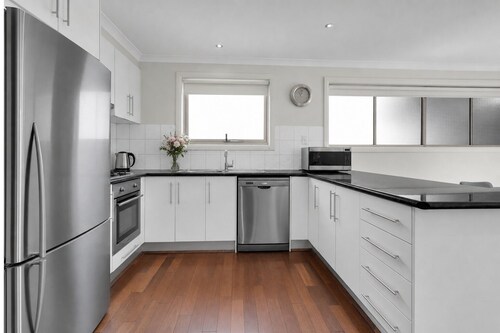 Airport West Stunner by Ready Set Stay- Close to Melb Airport & Pet Friendly