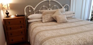 1 habitación, tabla de planchar con plancha, wifi gratis y ropa de cama 