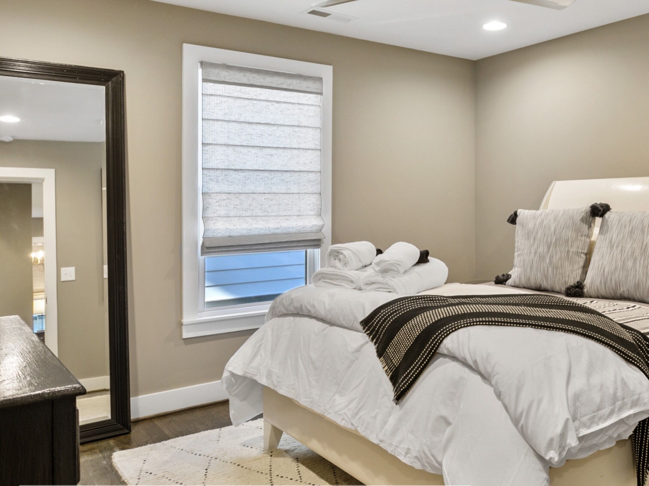 5 soverom, strykejern/-brett, wi-fi (inkludert) og sengetøy