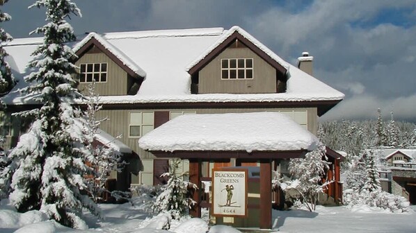 Unclassified image, 1 of 40, button