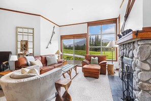 Unclassified image, 2 of 40, button