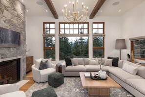 TV, peis og kontorer