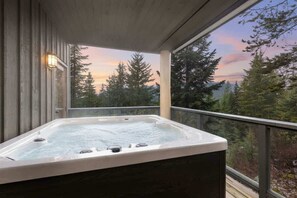 Tina de hidromasaje al aire libre