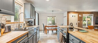 Walk to Downtown Sisters - DOG Friendly - Updated!