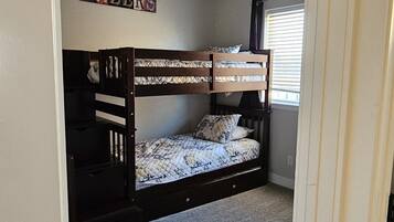 3 多间卧室、熨斗/熨衣板、免费 WiFi、床单