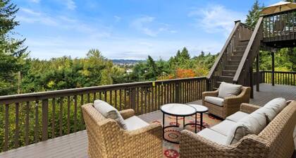 Seattle Area Retreat • Game Room • Sleeps 12