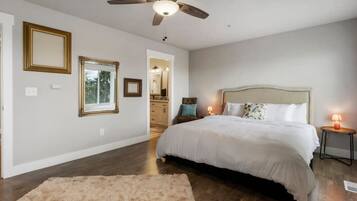 4 bedrooms, desk, WiFi, bed sheets