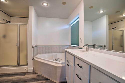 Manson Villa w/ Hot Tub ~ 1 Mi to Wineries!