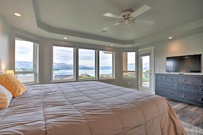 4 bedrooms, iron/ironing board, travel crib, internet
