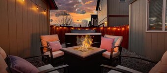 Downtown Sisters Suite - HOT TUB - Dog Friendly