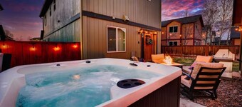 Downtown Sisters Suite - HOT TUB - Dog Friendly