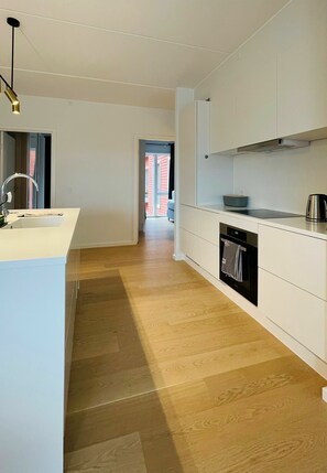 Kühlschrank, Ofen, Herdplatte, Geschirrspüler