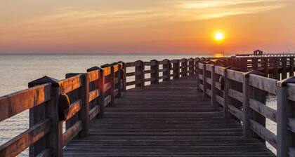 🔥WALK 2 BEACH❤️ | SLEEPS 4 W/ W+D