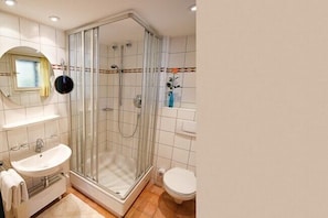 Een douche, een haardroger, handdoeken