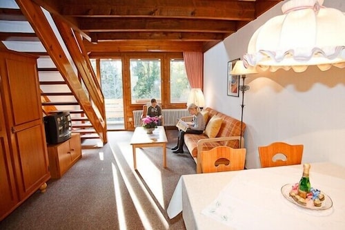 Ferienwohnung 2 65qm, Balkon, Kochnische, 2 Schlafzimmer und 1 Wohnzimmer, 6 P.