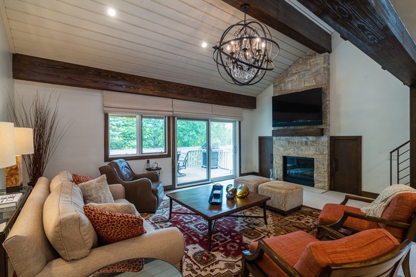 TV, fireplace