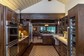 Fridge, microwave, oven, stovetop - Luxury 3 bedroom + loft located on Dollar mountain in Elkhorn w/ pool & hot tub (Sun Valley)