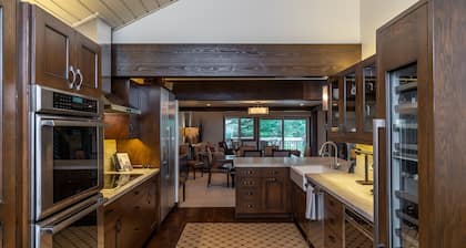 Luxury 3 bedroom + loft located on Dollar mountain in Elkhorn w/ pool & hot tub
