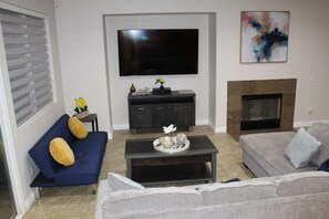 Living area - Moon Shadow. (Indio)