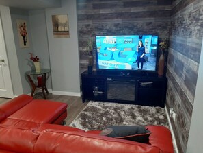 Smart TV, fireplace