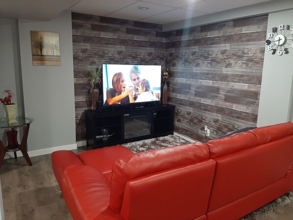 Smart TV, fireplace - Private Basement Apartment with separate entrance (Winnipeg)