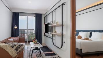 One Bedroom Suite | Desk, free WiFi, bed sheets