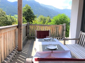 Outdoor dining - Very spacious chalet with wellness and sauna (Mauterndorf)