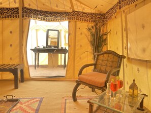 Classic-Zelt, Kamin, Blick auf die Anlage | Laptopgeeigneter Arbeitsplatz, WLAN, Bettwäsche