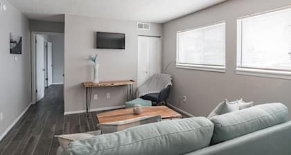 Comfortable Suite in Soutwest Wichita w/ 75 Walkscore