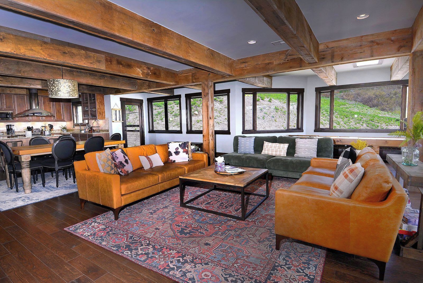 电视、壁炉、办公室