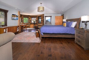 5 bedrooms, desk, iron/ironing board, travel cot